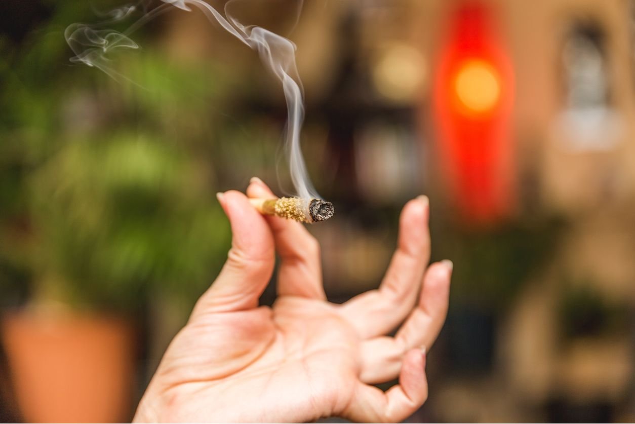 Prerolled joints are the perfect option for cannabis stoners looking for a quick, effective, & affordable way to get high. Buy weed pre rolls!