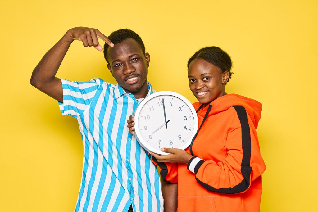 new jersey couple with a clock wondering how long edibles take to kick in.